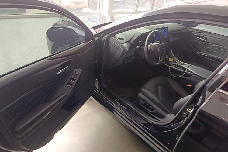 Used Toyota Avalon 2022 2.5L Touring Premium Edition Driver Seat