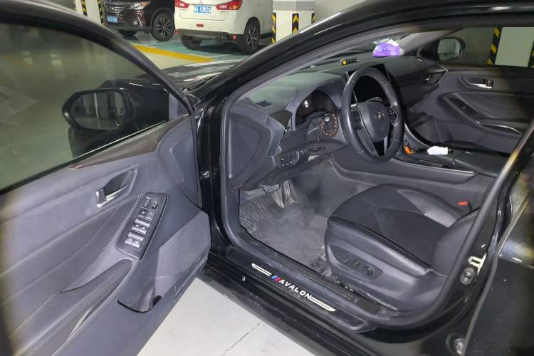 Used Toyota Avalon 2022 2.0L Luxury Edition Driver Seat