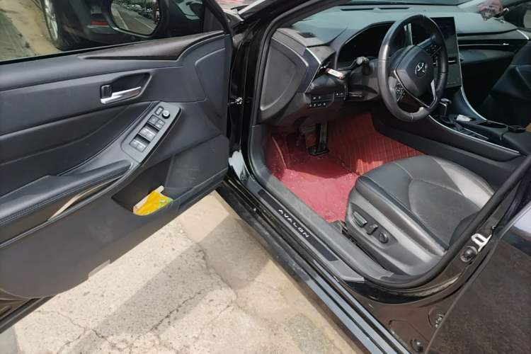 Used Toyota Avalon 2022 2.0L XLE Premium Edition Driver Seat