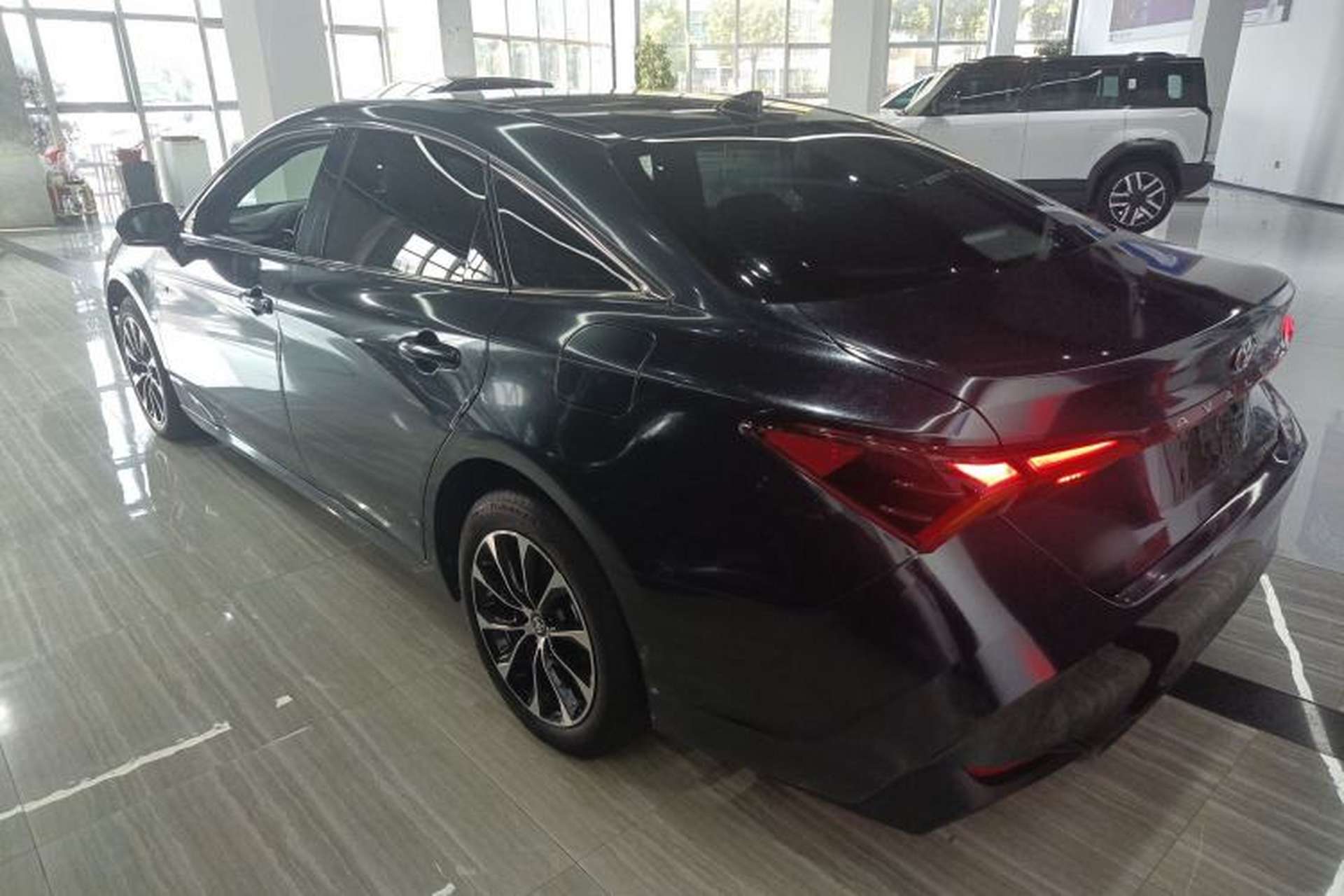 Used Toyota Avalon 2022 Dual-Engine 2.5L Luxury Edition Exterior 2