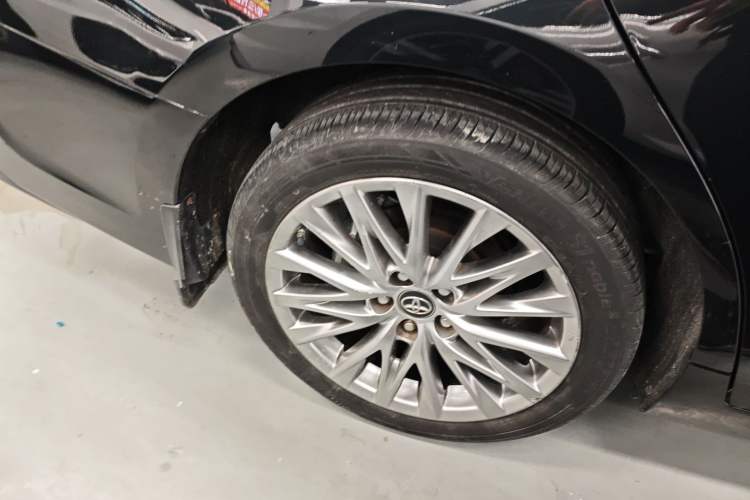 Used Toyota Avalon 2022 Dual-Engine 2.5L XLE Premium Edition Exterior 5