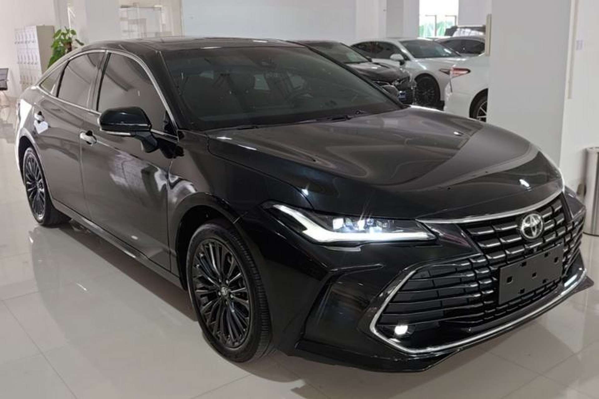 Used Toyota Avalon 2022 2.0L XLE Premium Edition Front Right 45 Deg