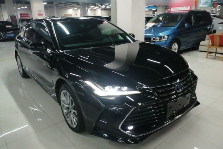 Used Toyota Avalon 2022 Dual-Engine 2.5L XLE Premium Edition Front Right 45 Deg