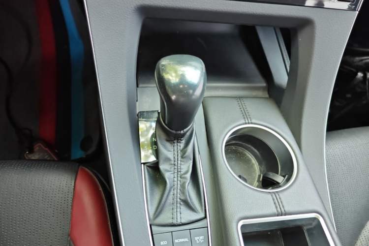 Used Toyota Avalon 2022 2.5L Touring Premium Edition Gear Lever
