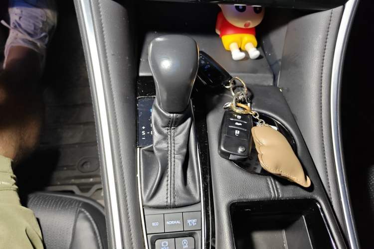 Used Toyota Avalon 2022 2.5L Luxury Edition Gear Lever
