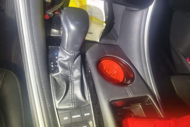 Used Toyota Avalon 2022 Dual-Engine 2.5L Luxury Edition Gear Lever
