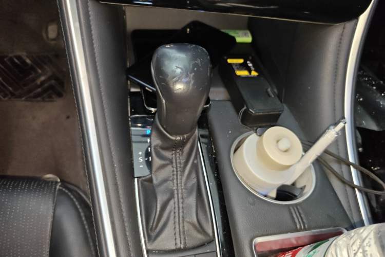 Used Toyota Avalon 2022 Dual-Engine 2.5L XLE Premium Edition Gear Lever