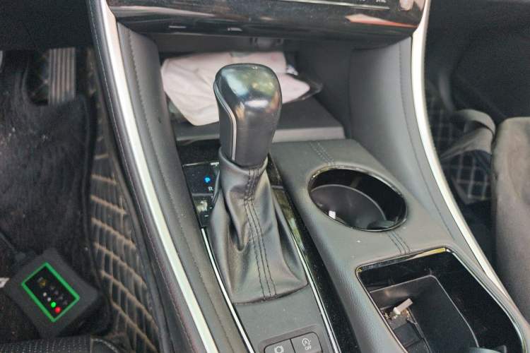 Used Toyota Avalon 2022 2.0L XLE Premium Edition Gear Lever