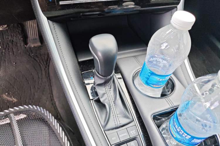 Used Toyota Avalon 2022 2.5L Luxury Edition Gear Lever