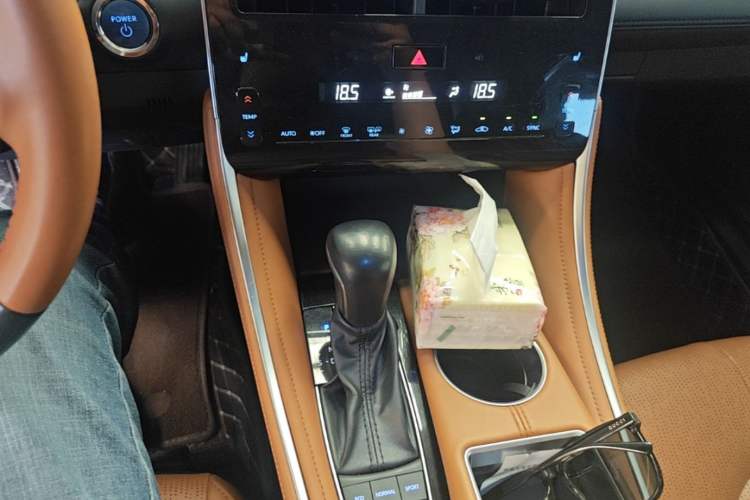 Used Toyota Avalon 2022 Dual-Engine 2.5L XLE Premium Edition Gear Lever