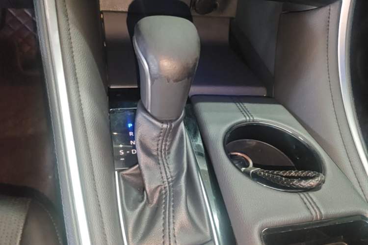 Used Toyota Avalon 2022 Dual-Engine 2.5L Luxury Edition Gear Lever