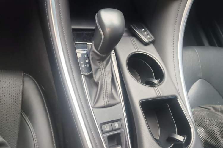 Used Toyota Avalon 2022 2.0L Luxury Edition Gear Lever
