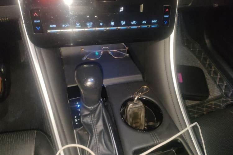 Used Toyota Avalon 2022 Dual-Engine 2.5L Luxury Edition Gear Lever