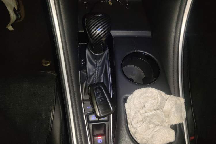 Used Toyota Avalon 2022 2.5L Luxury Edition Gear Lever