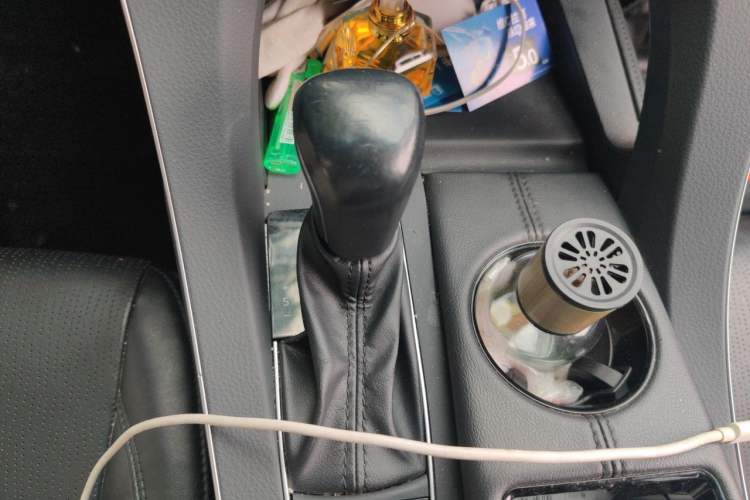 Used Toyota Avalon 2022 Dual-Engine 2.5L Luxury Edition Gear Lever