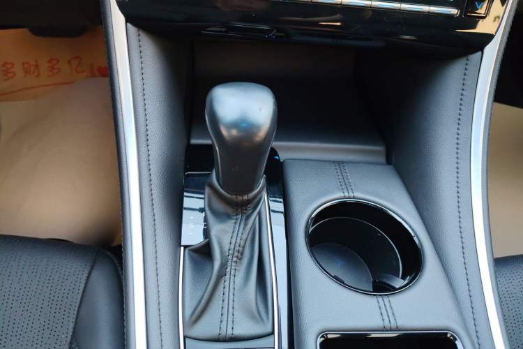 Used Toyota Avalon 2022 2.5L Luxury Edition Gear Lever