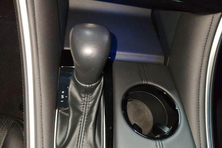 Used Toyota Avalon 2022 Dual-Engine 2.5L Luxury Edition Gear Lever