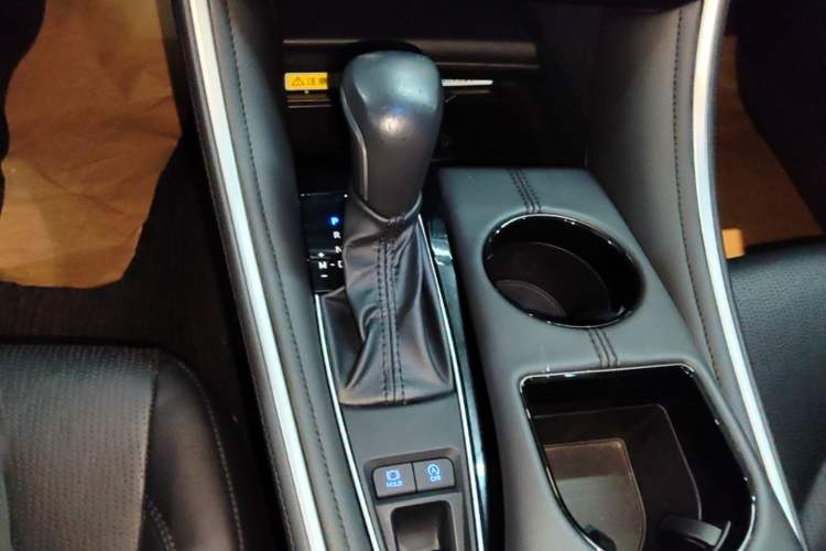 Used Toyota Avalon 2022 2.0L Luxury Edition Gear Lever