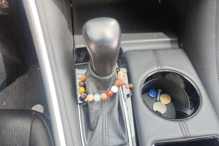 Used Toyota Avalon 2022 2.0L XLE Premium Edition Gear Lever
