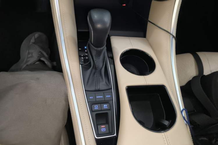 Used Toyota Avalon 2022 Dual-Engine 2.5L Luxury Edition Gear Lever