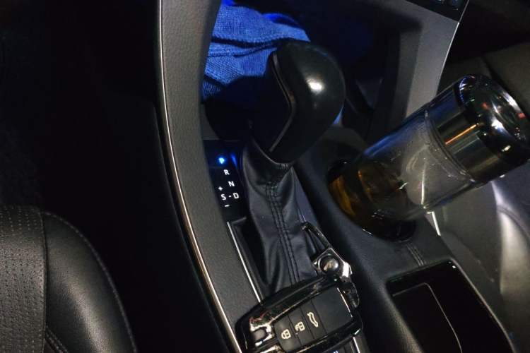 Used Toyota Avalon 2022 2.5L Luxury Edition Gear Lever
