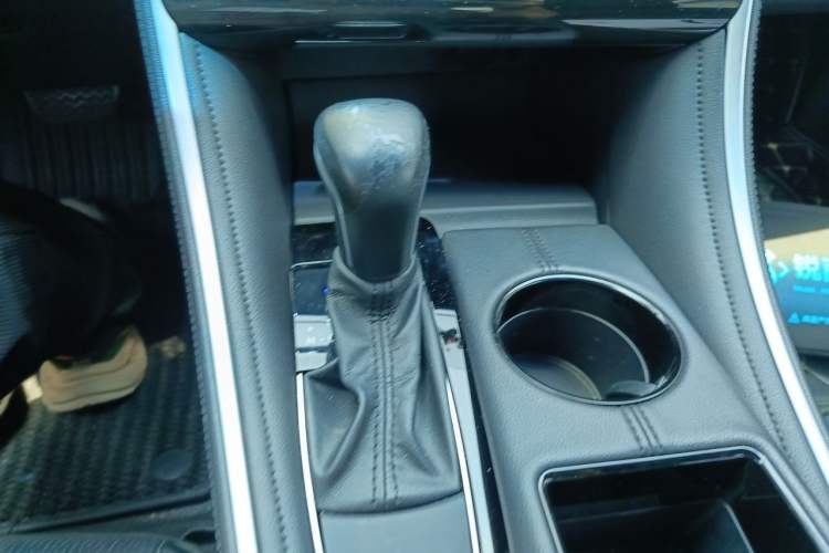 Used Toyota Avalon 2022 2.0L XLE Premium Edition Gear Lever