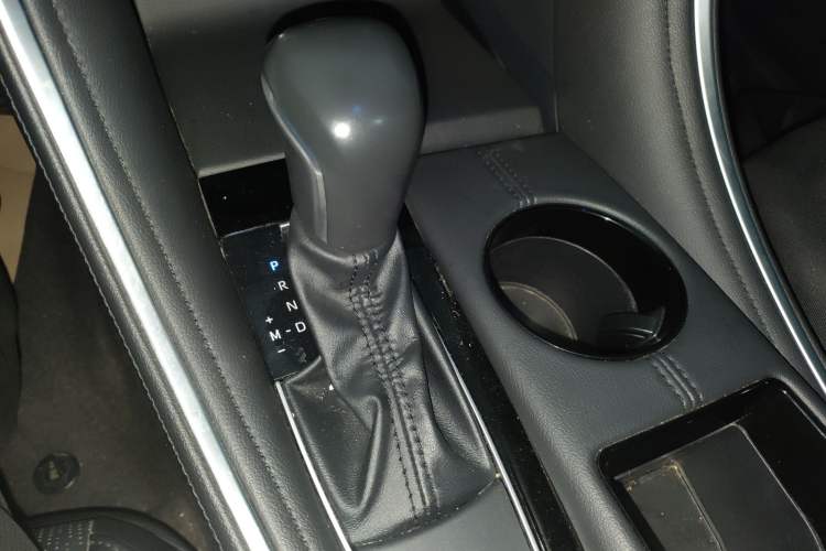 Used Toyota Avalon 2022 2.0L Luxury Edition Gear Lever