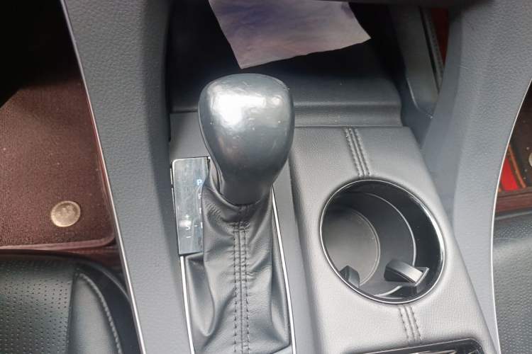 Used Toyota Avalon 2022 2.5L Luxury Edition Gear Lever
