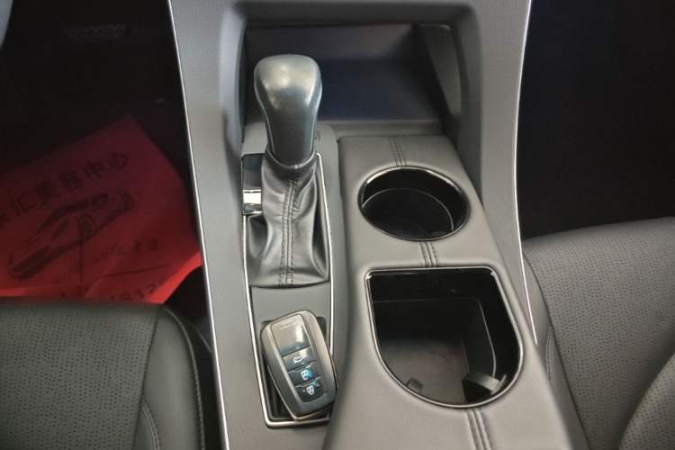 Used Toyota Avalon 2022 2.0L Luxury Edition Gear Lever