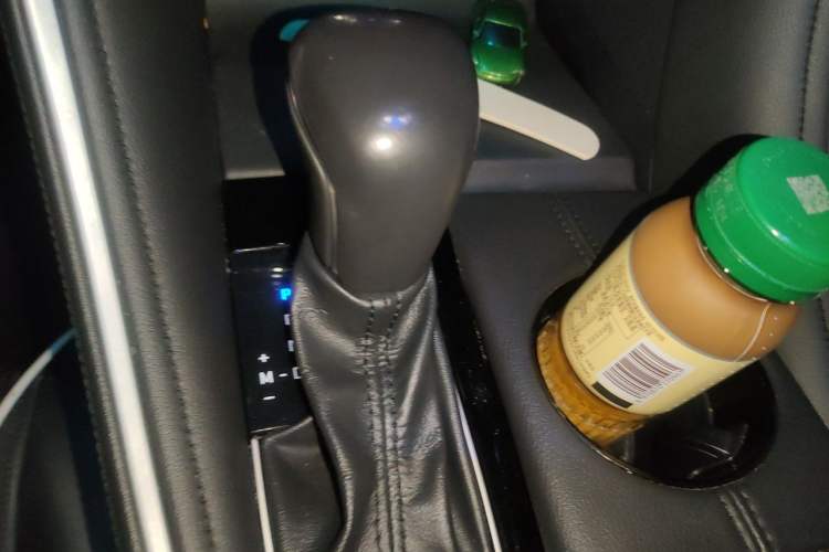 Used Toyota Avalon 2022 2.0L XLE Premium Edition Gear Lever