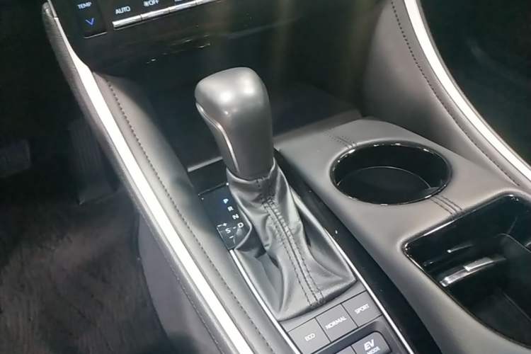 Used Toyota Avalon 2022 Dual-Engine 2.5L Luxury Edition Gear Lever