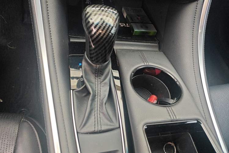 Used Toyota Avalon 2022 2.0L XLE Premium Edition Gear Lever
