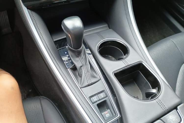 Used Toyota Avalon 2022 2.0L Luxury Edition Gear Lever