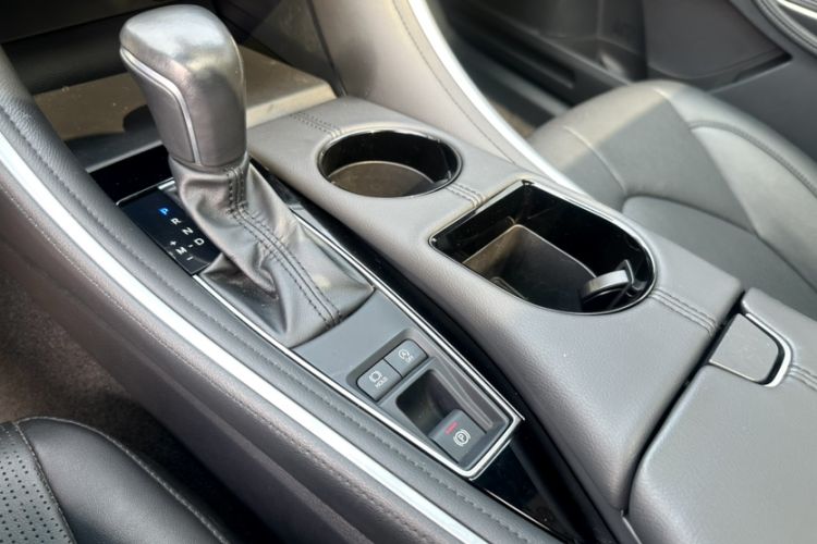 Used Toyota Avalon 2022 2.0L Luxury Edition Gear Lever