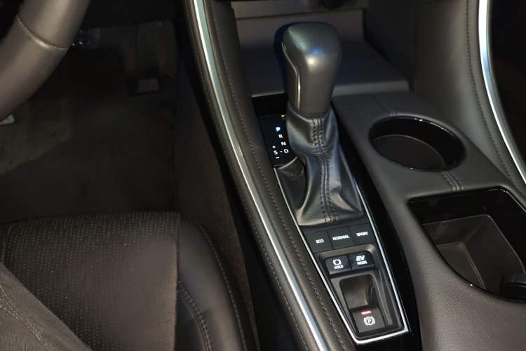 Used Toyota Avalon 2022 Dual-Engine 2.5L Luxury Edition Gear Lever