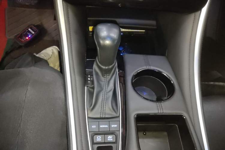 Used Toyota Avalon 2022 Dual-Engine 2.5L Luxury Edition Gear Lever