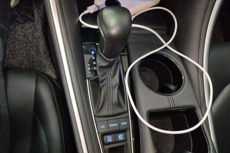 Used Toyota Avalon 2022 Dual-Engine 2.5L Luxury Edition Gear Lever