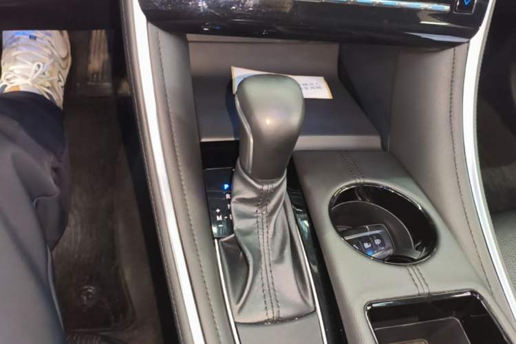 Used Toyota Avalon 2022 2.0L Luxury Edition Gear Lever
