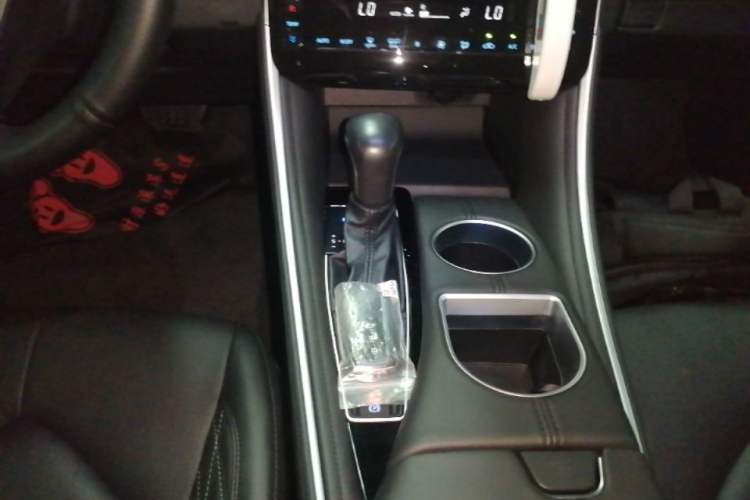 Used Toyota Avalon 2022 Dual-Engine 2.5L XLE Premium Edition Gear Lever