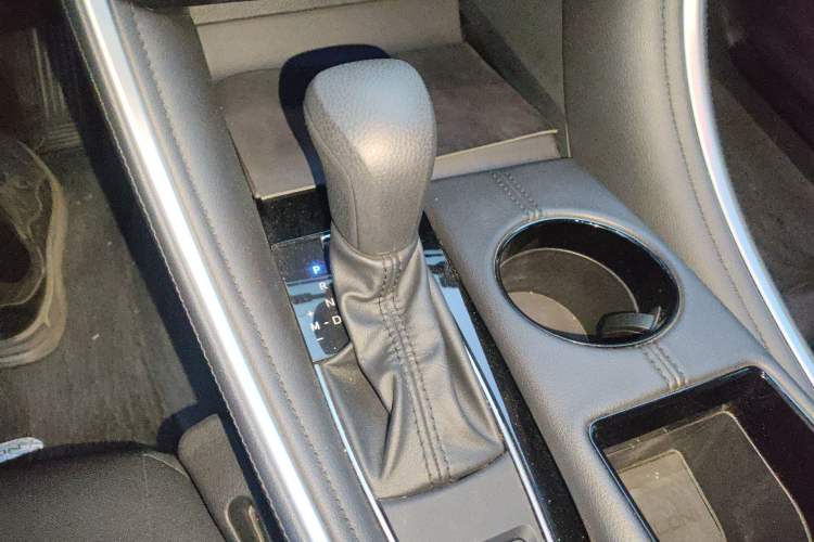 Used Toyota Avalon 2022 2.0L Ambition Edition Gear Lever