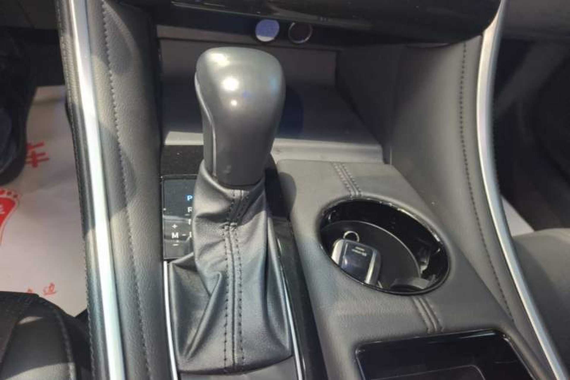 Used Toyota Avalon 2022 2.0L XLE Premium Edition Gear Lever