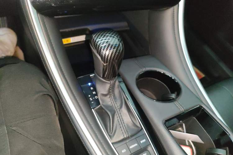 Used Toyota Avalon 2022 Dual-Engine 2.5L Luxury Edition Gear Lever