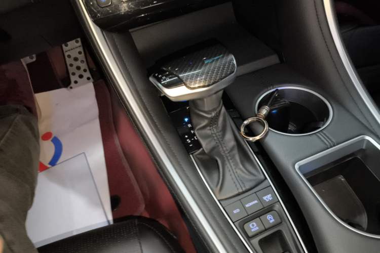 Used Toyota Avalon 2022 2.5L Touring Premium Edition Gear Lever