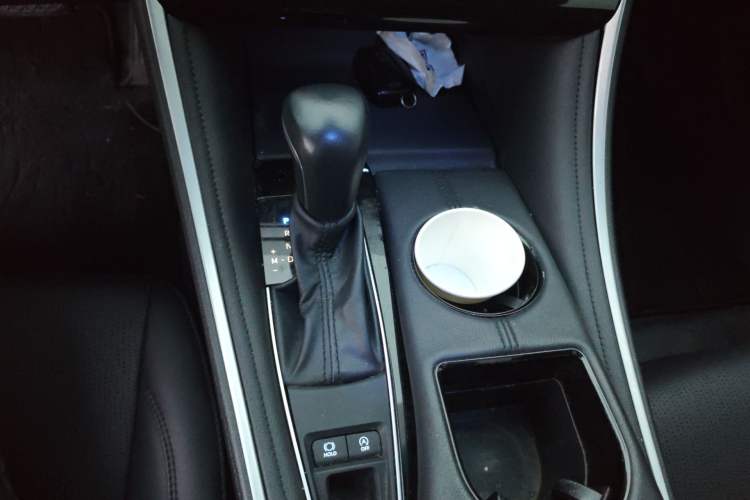 Used Toyota Avalon 2022 2.0L Luxury Edition Gear Lever