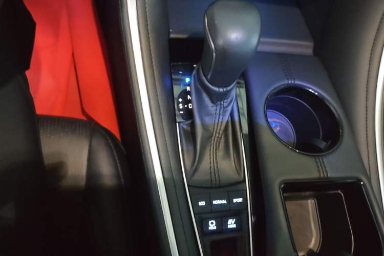 Used Toyota Avalon 2022 Dual-Engine 2.5L Luxury Edition Gear Lever