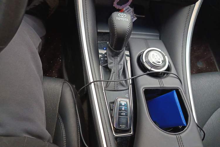 Used Toyota Avalon 2022 2.0L XLE Premium Edition Gear Lever