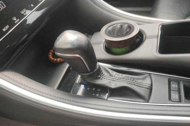 Used Toyota Avalon 2022 2.0L XLE Premium Edition Gear Lever