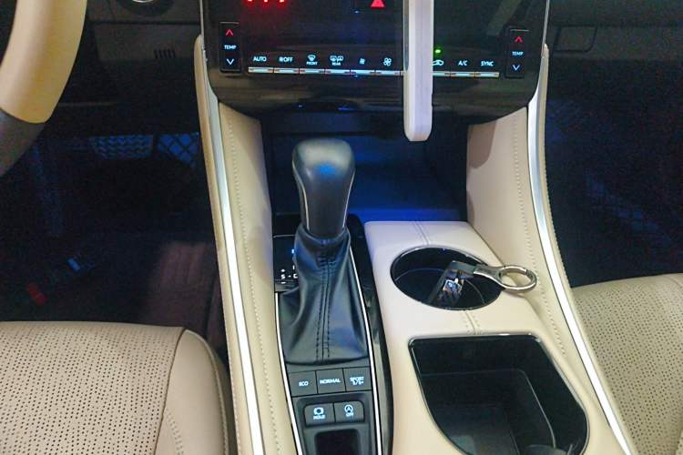 Used Toyota Avalon 2022 2.5L Luxury Edition Gear Lever