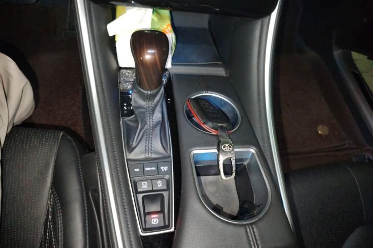 Used Toyota Avalon 2022 2.5L Touring Premium Edition Gear Lever