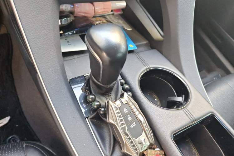 Used Toyota Avalon 2022 2.5L Luxury Edition Gear Lever